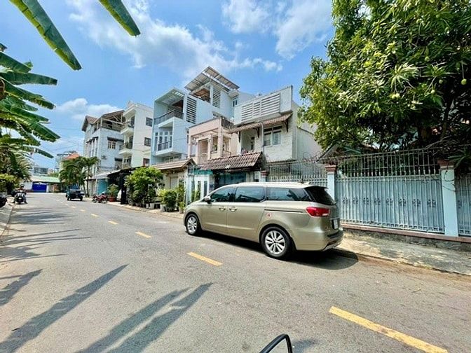 Bán nhà Dương Quảng Hàm, Đường 12m, 139m2, Ngang 6m, x 22m, Gần CV