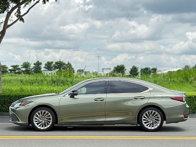 🆕 LEXUS ES250 ( Xanh rêu / nâu ) • Sản xuất : 12.2021  • Odo 44.567km