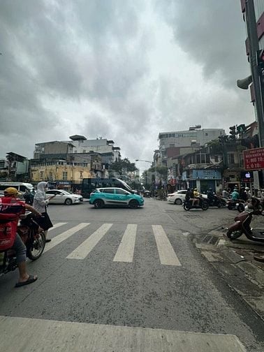 Chính chủ bán nhà mặt phố Nguyễn Khuyến 77m2x9 tầng thang máy 40 tỷ