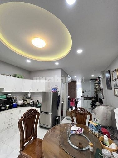 MẶT TIỀN 8M KD GIÁP QUẬN 10 - 76m2 NGANG 4M , 3 TẦNG CHỈ 10.3 TỶ 