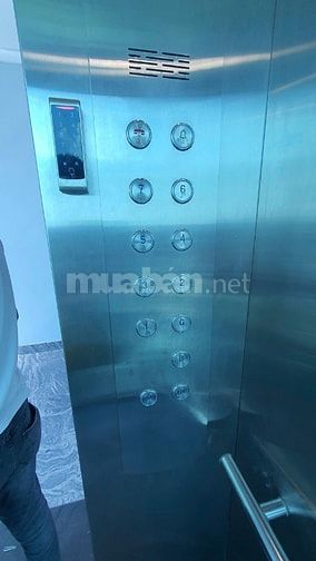 Bán toà nhà 9 tầng dòng tiền hơn 200tr/th giá 75 tỷ hơn 2300m2 sàn