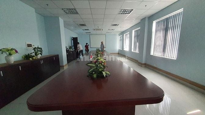 Bán toà nhà 9 tầng dòng tiền hơn 200tr/th giá 75 tỷ hơn 2300m2 sàn