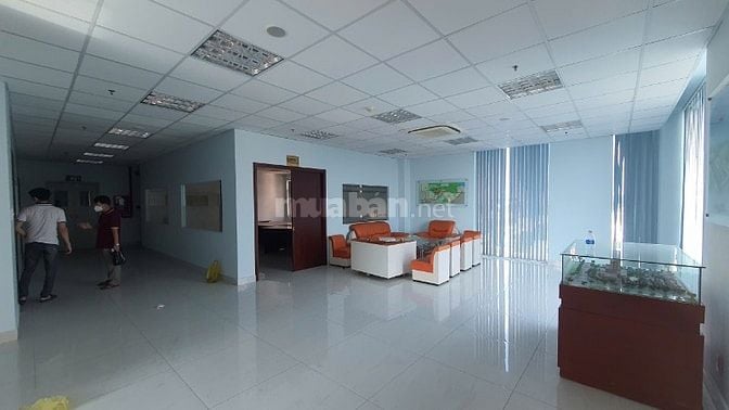 Bán toà nhà 9 tầng dòng tiền hơn 200tr/th giá 75 tỷ hơn 2300m2 sàn