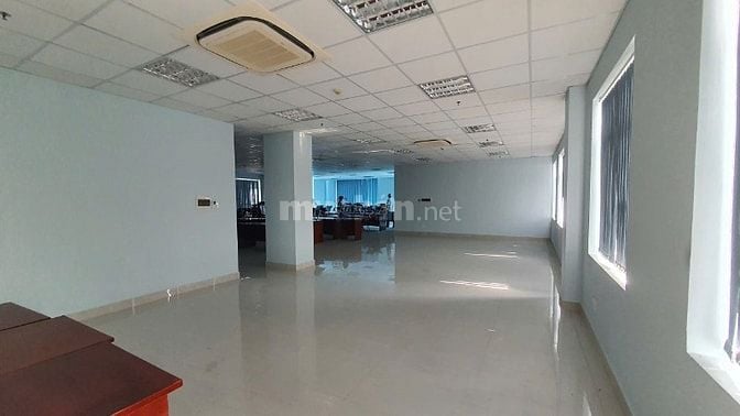 Bán toà nhà 9 tầng dòng tiền hơn 200tr/th giá 75 tỷ hơn 2300m2 sàn