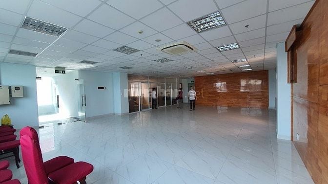 Bán toà nhà 9 tầng dòng tiền hơn 200tr/th giá 75 tỷ hơn 2300m2 sàn
