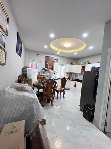 MẶT TIỀN 8M KD GIÁP QUẬN 10 - 76m2 NGANG 4M , 3 TẦNG CHỈ 10.3 TỶ 