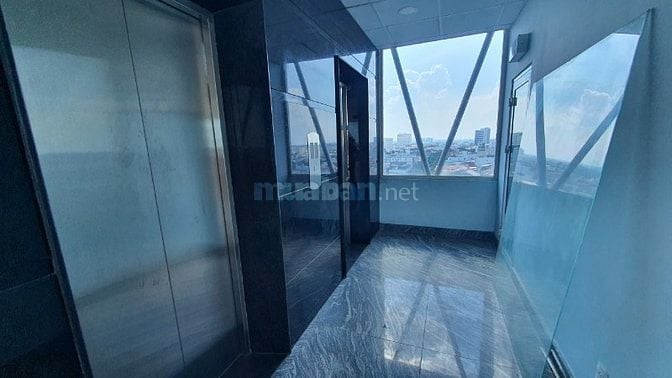 Bán toà nhà 9 tầng dòng tiền hơn 200tr/th giá 75 tỷ hơn 2300m2 sàn
