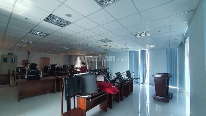 Bán toà nhà 9 tầng dòng tiền hơn 200tr/th giá 75 tỷ hơn 2300m2 sàn