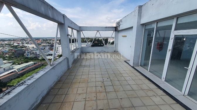 Bán toà nhà 9 tầng dòng tiền hơn 200tr/th giá 75 tỷ hơn 2300m2 sàn