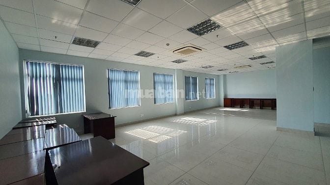 Bán toà nhà 9 tầng dòng tiền hơn 200tr/th giá 75 tỷ hơn 2300m2 sàn