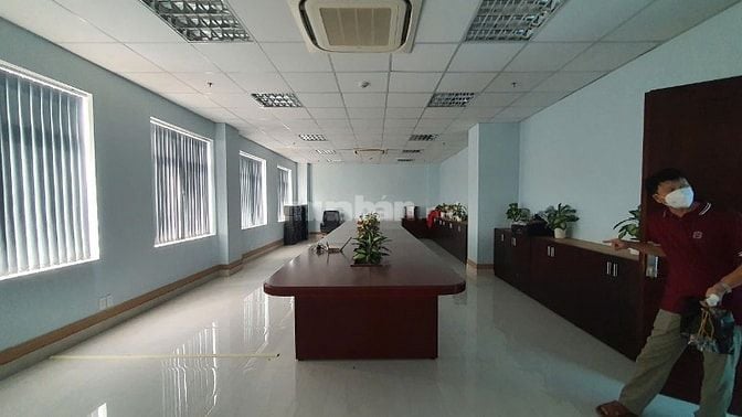 Bán toà nhà 9 tầng dòng tiền hơn 200tr/th giá 75 tỷ hơn 2300m2 sàn