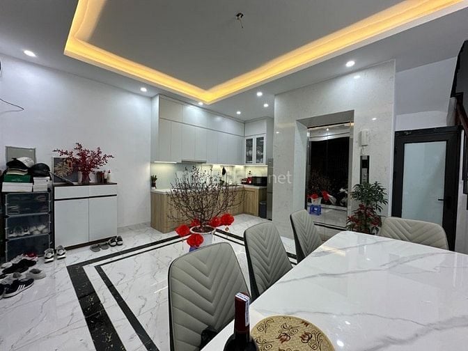 Trương Định bán nhà 5 tầng thang máy 34m2 giá 7,98 tỷ, mặt tiền bề thế