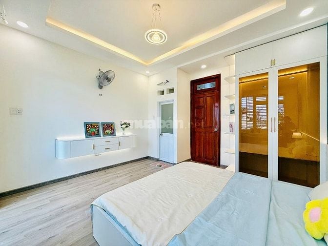 CHÍNH CHỦ KẸT TIỀN BÁN GẤP CĂN NHÀ MỚI ĐẸP ĐƯỜNG QUANG TRUNG