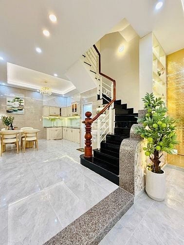CHÍNH CHỦ KẸT TIỀN BÁN GẤP CĂN NHÀ MỚI ĐẸP ĐƯỜNG QUANG TRUNG