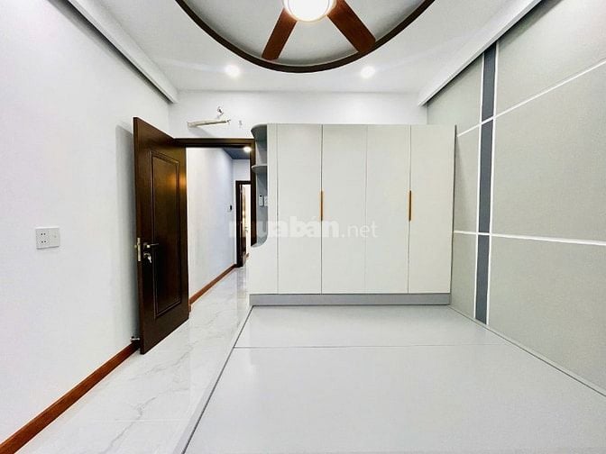 Bán nhà 3 tầng, mới tinh , Tặng full nội thất - Mua vào ở ngay - Q.10