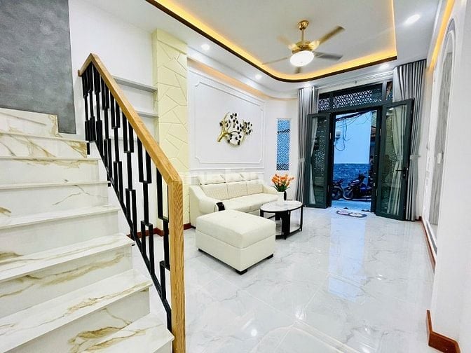 Bán nhà 3 tầng, mới tinh , Tặng full nội thất - Mua vào ở ngay - Q.10