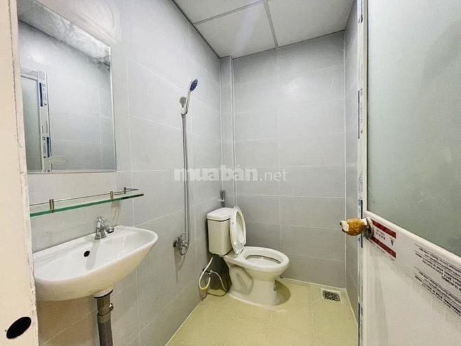Chủ gửi bán gấp nhà gần KDC Bình Điền giá chỉ 950t