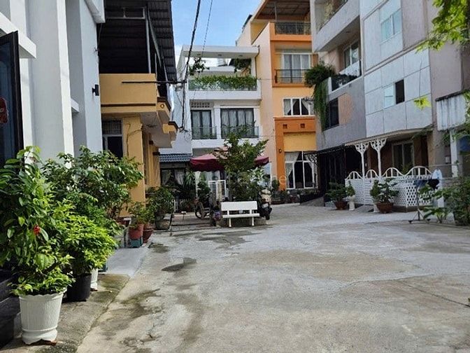 Bán nhà Lê Quang Định, Hẻm Xe Hơi trước nhà 8m, 135m², Ngang 5,5 x25m