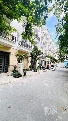 Chủ Cần Tiền Làm Ăn Cần Bán Căn Nhà Phố Đồng Bộ Ngay Hà Huy Giáp Q12