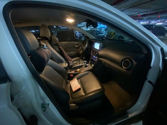 Cần bán Hyundai Kona 2021 bản Đặc biệt 2.0 ATH màu trắng