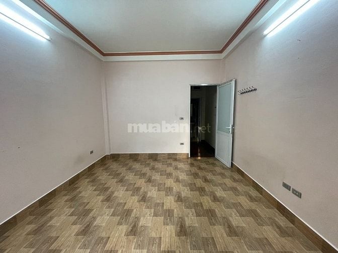 Nhà riêng ngõ phố tam trinh vĩnh hoàng dt32m2x5,5t giá 12tr có tl.