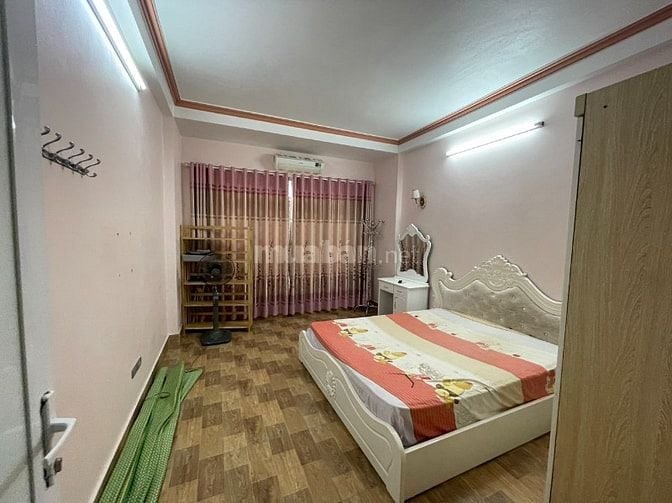 Nhà riêng ngõ phố tam trinh vĩnh hoàng dt32m2x5,5t giá 12tr có tl.