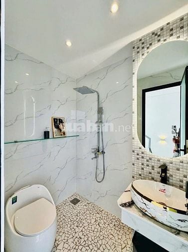 CHỦ NGỘP BÁN GẤP NHÀ NGÔ THỜI NHIỆM, QUẬN 3. Đang cho thuê 18tr/tháng