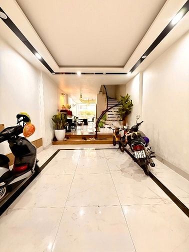Nhà đẹp Khuất Duy Tiến 55m2*5T,MT:4.2m,gara oto,2thoáng,KD,18.3tỷ.