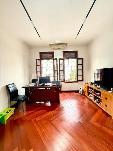 Nhà đẹp Khuất Duy Tiến 55m2*5T,MT:4.2m,gara oto,2thoáng,KD,18.3tỷ.