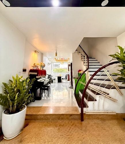 Nhà đẹp Khuất Duy Tiến 55m2*5T,MT:4.2m,gara oto,2thoáng,KD,18.3tỷ.