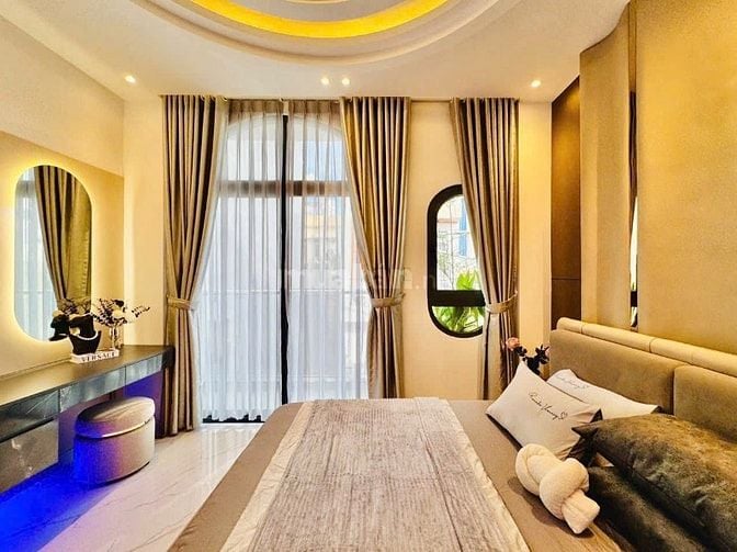 CHỦ NGỘP BÁN GẤP NHÀ NGÔ THỜI NHIỆM, QUẬN 3. Đang cho thuê 18tr/tháng