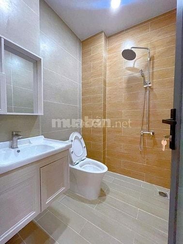 BÁN NHÀ NGỘP ĐƯỜNG THÍCH QUẢNG ĐỨC PHÚ NHUẬN GIÁ 2.4 TỶ CHO THUÊ 12TR