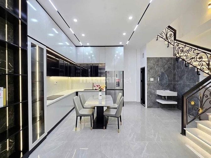 NHÀ HẺM XE HƠI Đ.HUỲNH TỊNH CỦA, QUẬN 3 Chủ NGỘP MONG RA HÀNG SỚM 