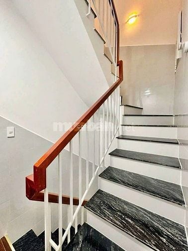 Nhà HXH Huỳnh Văn Bánh, P13, PN. DT 3.5x14m, 4 tầng