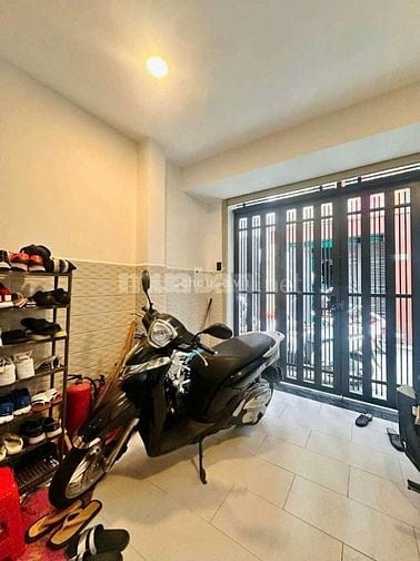 Nhà HXH Huỳnh Văn Bánh, P13, PN. DT 3.5x14m, 4 tầng