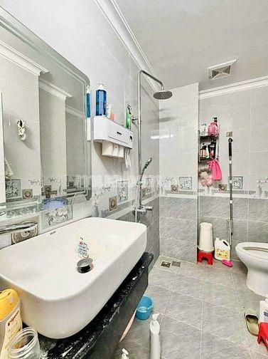 Nhà HXH Huỳnh Văn Bánh, P13, PN. DT 3.5x14m, 4 tầng