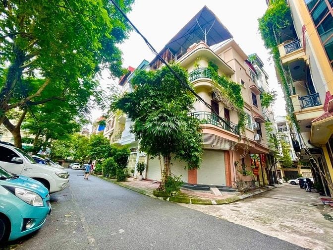 Biệt thự HỒNG HÀ_LÔ GÓC 3 mặt tiền_Mặt Đường nhựa 10m Đẳng Cấp