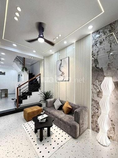 BÁN NHÀ NGỘP ĐƯỜNG THÍCH QUẢNG ĐỨC PHÚ NHUẬN GIÁ 2.4 TỶ CHO THUÊ 12TR