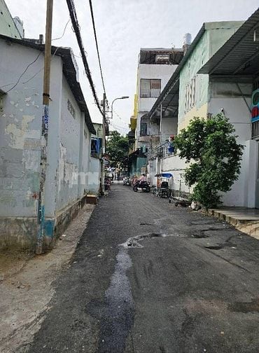 NHÀ CẤP 4  GẦN MẶT TIỀN _TIỀN XÂY MỚI