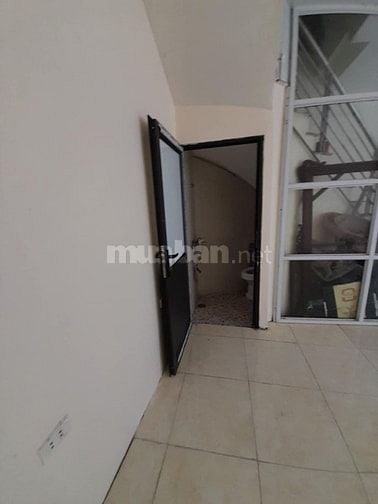Cần cho thuê cửa hàng mặt phố Chùa Quỳnh, số nhà 161, gần ngã ba