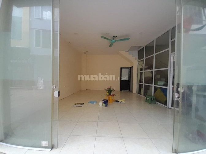 Cần cho thuê cửa hàng mặt phố Chùa Quỳnh, số nhà 161, gần ngã ba