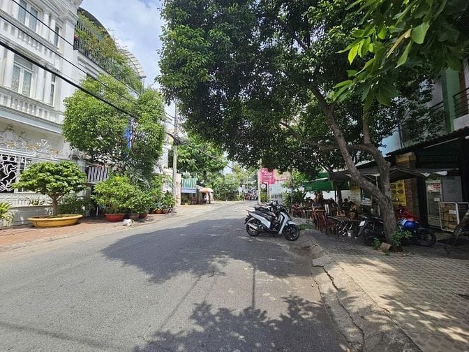 Nhà đường 10m khu VIP 271 Trịnh Đình Trọng  , 4x16m , 3 tầng , 10.5 tỷ