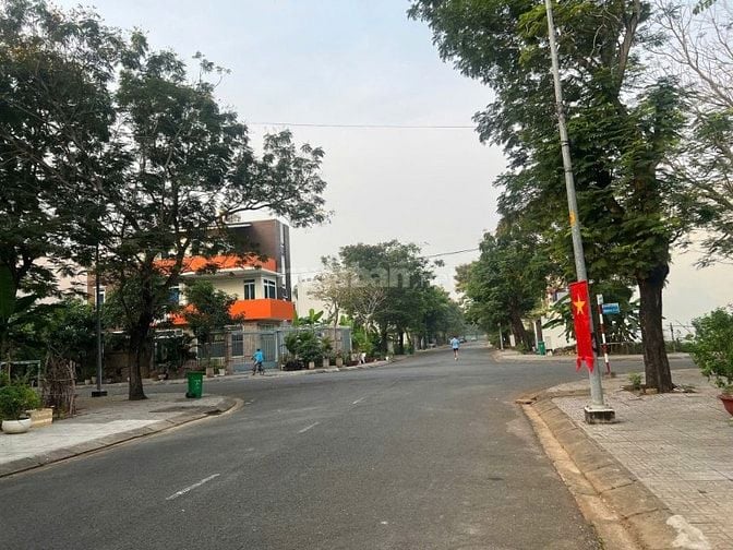 Bán nhanh nền Biệt thự Hưng Phú 10*18m, đường 20m giá 80 tr/m2 