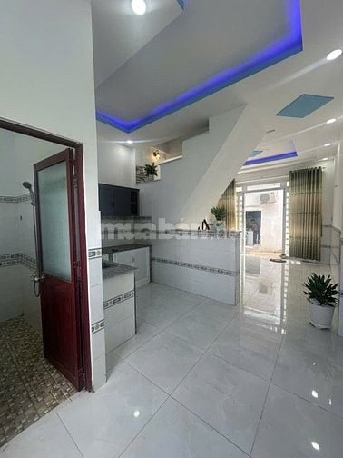 Nhà đẹp 1trệt 1lầu, 2PN, KDC gần ngã 3 Mỹ Hạnh, Giá hơn 550tr nhận nhà