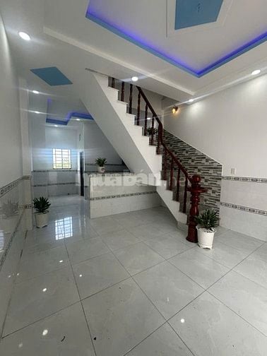 Nhà đẹp 1trệt 1lầu, 2PN, KDC gần ngã 3 Mỹ Hạnh, Giá hơn 550tr nhận nhà
