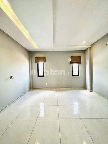 Cho thuê nhà nguyên căn 1 trệt 1 lửng  2 lầu , sân thượng trước sau
