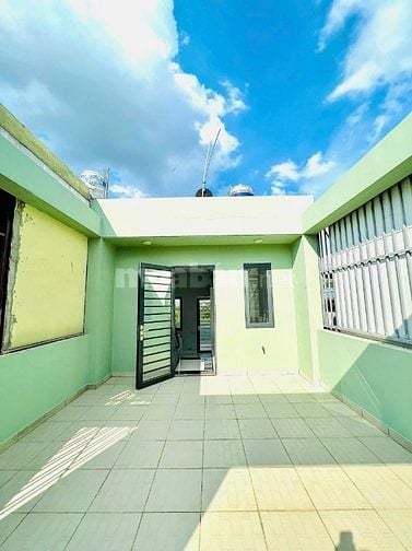 Cho thuê nhà nguyên căn 1 trệt 1 lửng  2 lầu , sân thượng trước sau