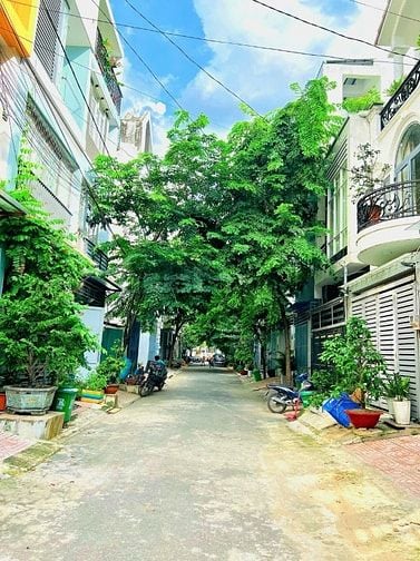 Cho thuê nhà nguyên căn 1 trệt 1 lửng  2 lầu , sân thượng trước sau