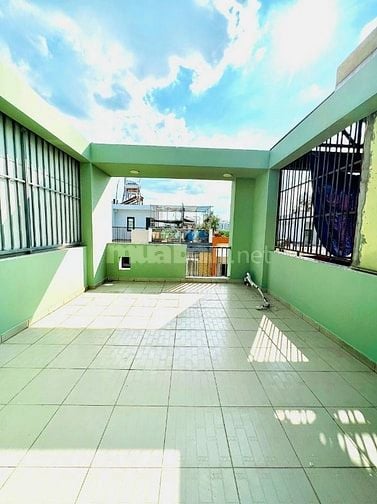 Cho thuê nhà nguyên căn 1 trệt 1 lửng  2 lầu , sân thượng trước sau