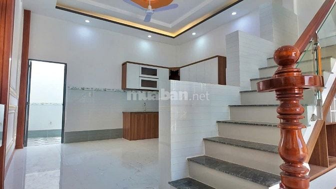 NHÀ ĐẸP 1 TRỆT 1 LẦU CHỢ TRUNG THÀNH - CẦN GIUỘC - LONG AN